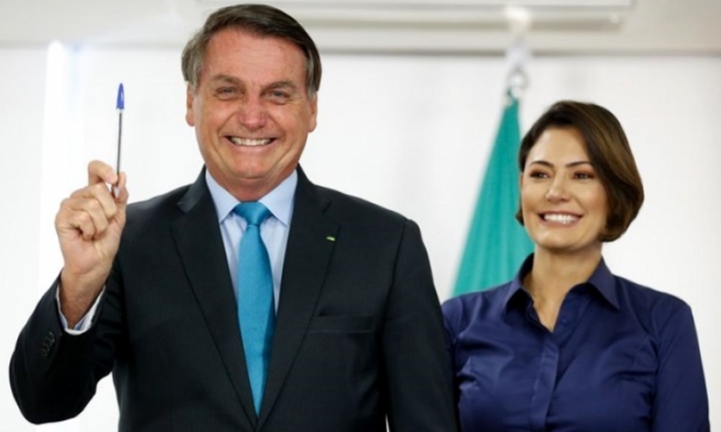Bolsonaro veta projeto que facilitaria acesso a remédios orais contra câncer