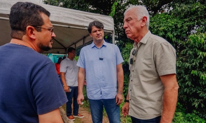 Leo Bezerra inspeciona reconstru��o de rede de drenagem na ladeira do Timb� em Jo�o Pessoa