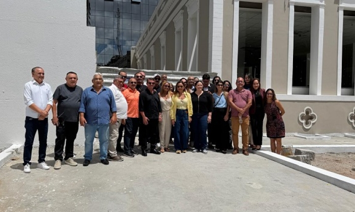 Presidente da C�mara de Jo�o Pessoa, Dinho Dowsley visita obras da nova sede e prev� entrega para abril