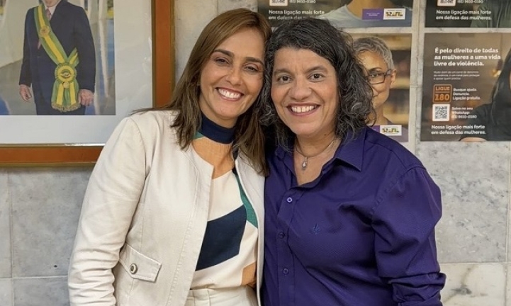 Ao lado de Estela Bezerra, Ana Cl�udia confirma Casa da Mulher Brasileira em Campina Grande